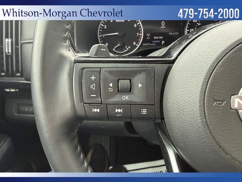 Used 2022 Nissan Pathfinder SV image 16