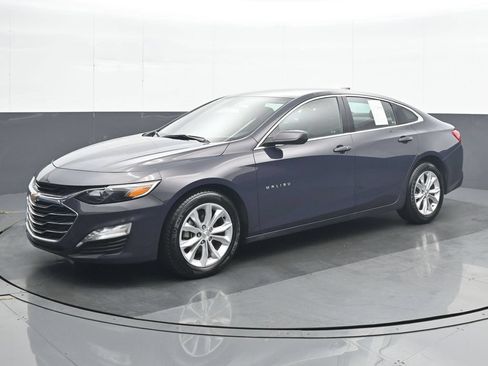 Used 2025 Chevrolet Malibu LT FWD image 2