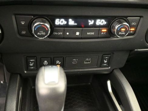 Used 2024 Nissan Frontier SV w/ SV Convenience Package AWD/4WD image 11