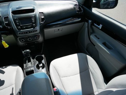 Used 2015 Kia Sorento LX AWD/4WD image 11