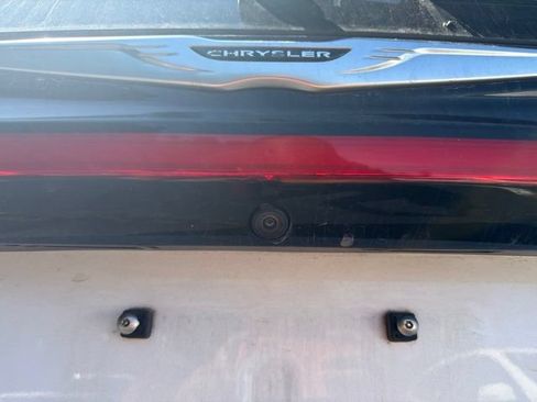 Used 2024 Chrysler Pacifica Touring-L FWD image 12
