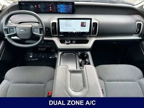 Used 2025 Ford Expedition Active AWD/4WD image 16