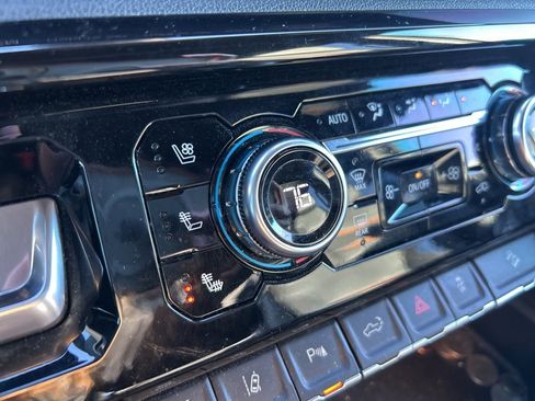 Used 2024 GMC Sierra 2500 AT4 image 23