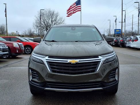 Used 2023 Chevrolet Equinox LT image 2