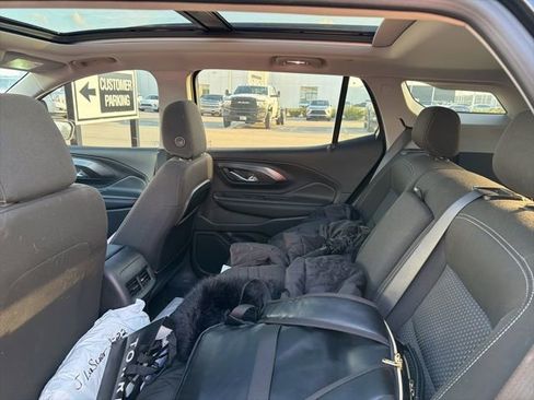 Used 2023 GMC Terrain SLE w/ Driver Convenience Package image 8