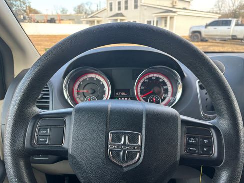 Used 2013 Dodge Grand Caravan SE image 11