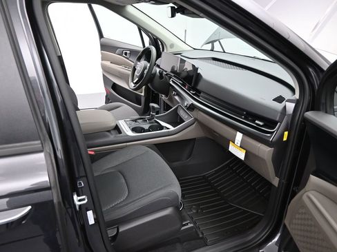 New 2026 Kia Carnival LX FWD image 15