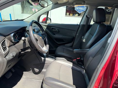 Used 2019 Chevrolet Trax LT w/ LT Convenience Package AWD/4WD image 12