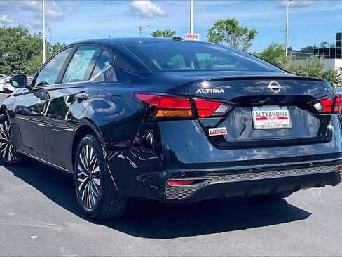 Used 2024 Nissan Altima 2.5 SV FWD image 11