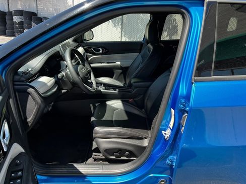 Used 2025 Jeep Compass Limited AWD/4WD image 16