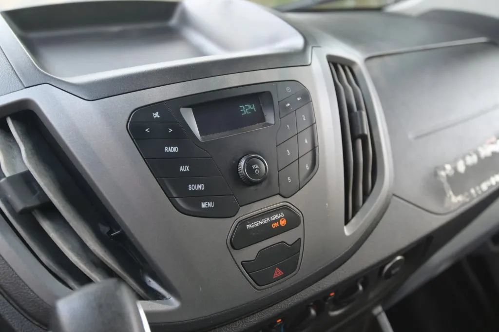 Used 2018 Ford Transit 250 138 RWD image 31