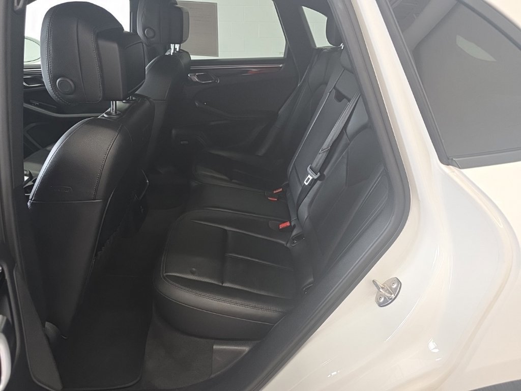 Used 2021 Porsche Macan AWD/4WD image 21