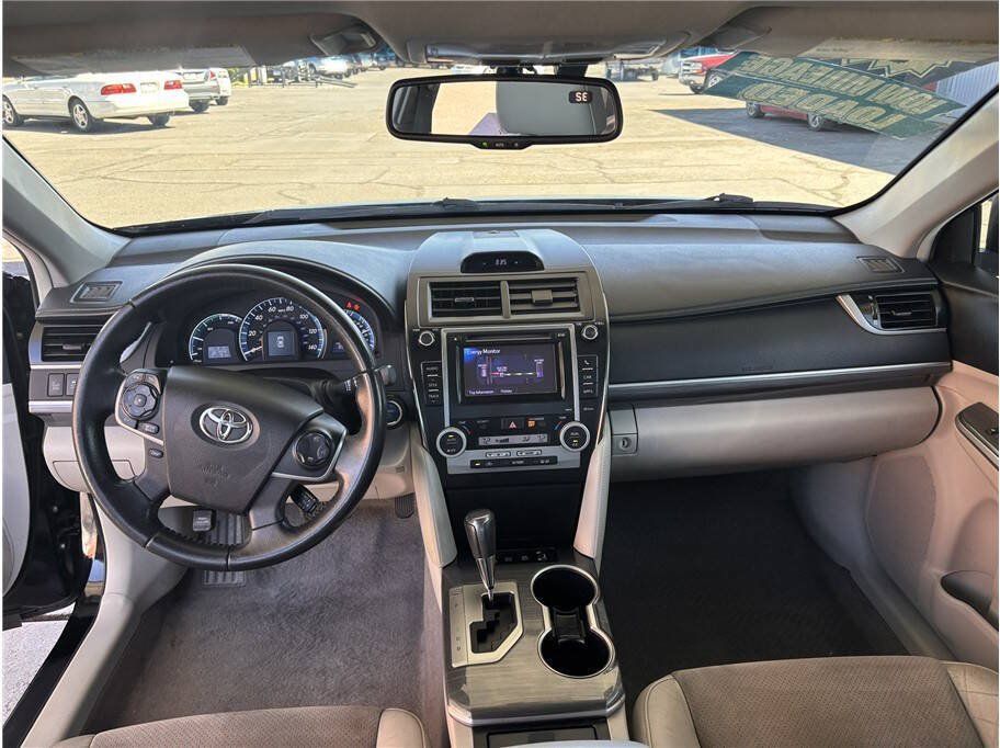 Used 2014 Toyota Camry XLE w/ Leather Package FWD image 10