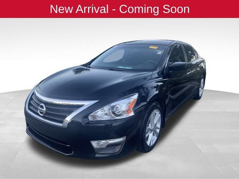 Used 2014 Nissan Altima 2.5 SV FWD image 2
