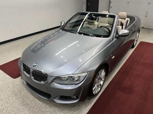 Used 2013 BMW 335i Convertible image 4