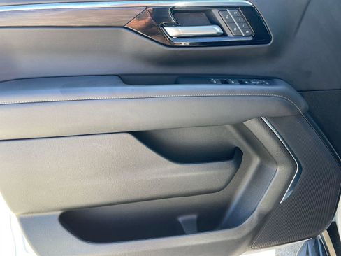 Used 2025 Chevrolet Tahoe LT AWD/4WD image 10