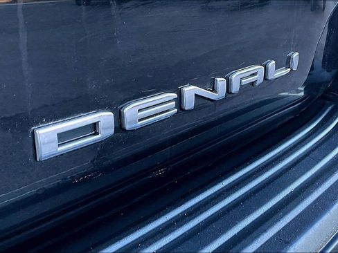 Used 2024 GMC Yukon Denali image 8