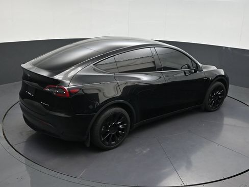 Used 2023 Tesla Model Y Long Range AWD/4WD image 18