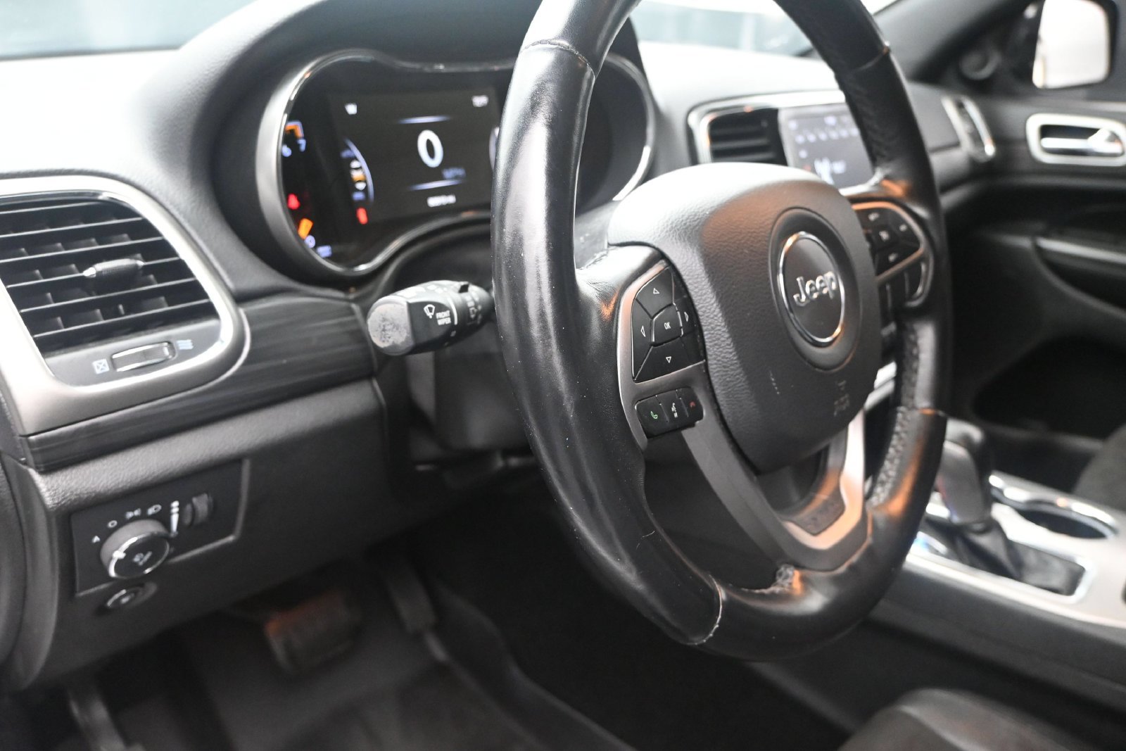 Used 2022 Jeep Grand Cherokee Laredo X RWD image 12