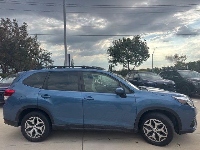 Used 2022 Subaru Forester Premium AWD/4WD image 2