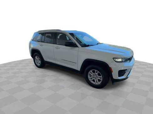 Used 2023 Jeep Grand Cherokee Laredo w/ Luxury Tech Group I AWD/4WD image 2