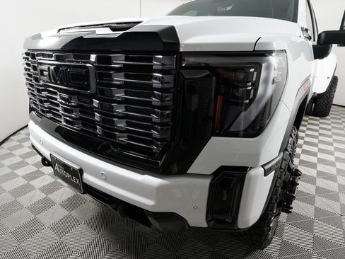 Used 2025 GMC Sierra 3500 Denali Ultimate image 32