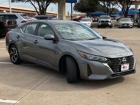 Used 2024 Nissan Sentra SV image 4