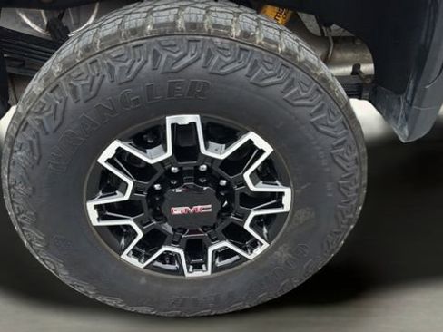 Used 2026 GMC Sierra 2500 AT4X w/ LPO, Black Badging Package AWD/4WD image 31