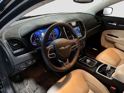 Used 2023 Chrysler 300 Touring L w/ Popular Equipment Group image 9