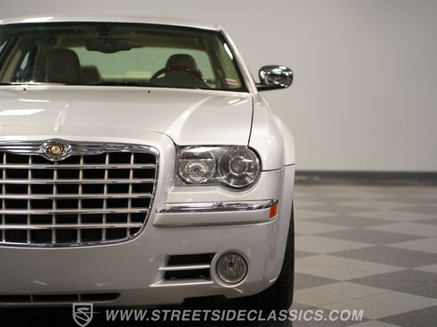 Used 2005 Chrysler 300 C w/ Navigation & Sound Group II image 20