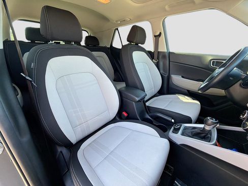 Used 2024 Hyundai Venue SEL image 14