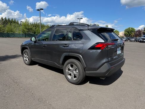 Used 2022 Toyota RAV4 LE AWD/4WD image 5