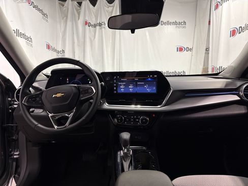 Used 2024 Chevrolet Trax LT w/ Driver Confidence Package FWD image 14