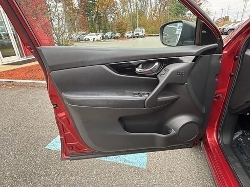 Used 2022 Nissan Rogue Sport SL w/ Premium Package image 9