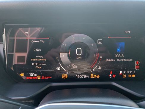 Used 2025 GMC Acadia Elevation image 17