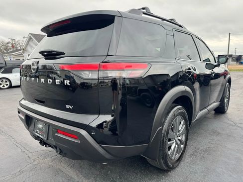 Used 2024 Nissan Pathfinder SV w/ SV Premium Package image 3