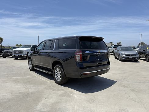 Used 2023 Chevrolet Suburban LT AWD/4WD image 3