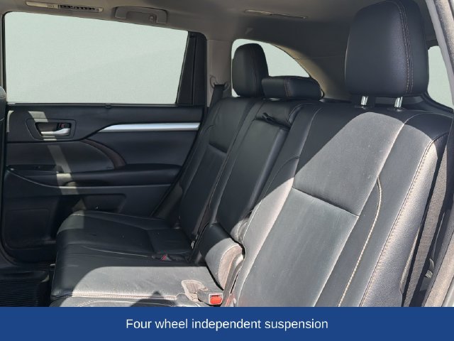 Used 2016 Toyota Highlander XLE AWD/4WD image 17
