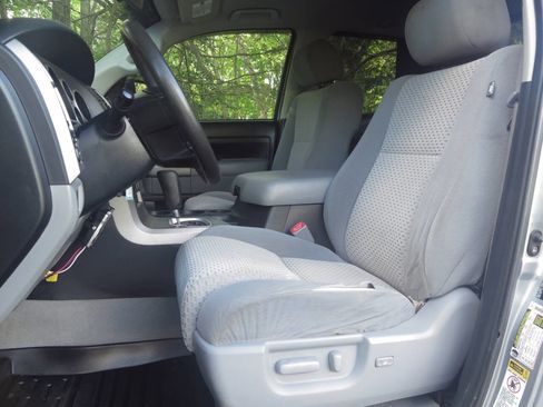 Used 2010 Toyota Tundra 4x4 Double Cab image 26