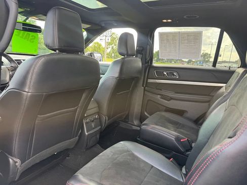 Used 2019 Ford Explorer XLT w/ Equipment Group 202A AWD/4WD image 32