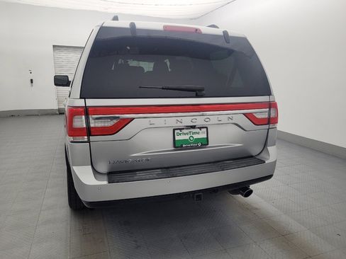 Used 2017 Lincoln Navigator Reserve RWD image 6