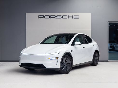 Used 2026 Tesla Model Y Long Range AWD/4WD image 1