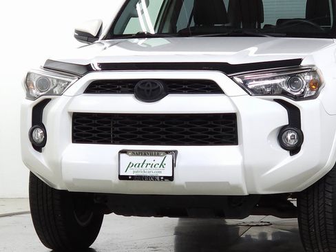 Used 2019 Toyota 4Runner SR5 Premium image 2