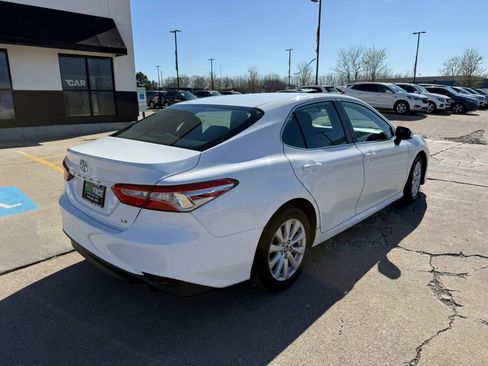 Used 2018 Toyota Camry LE image 14