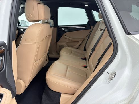Used 2021 Porsche Macan image 14