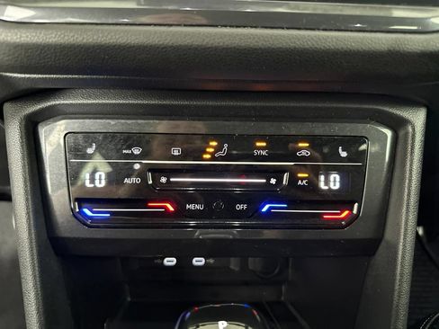 Used 2024 Volkswagen Tiguan SE w/ Panoramic Sunroof Package AWD/4WD image 20