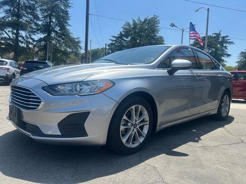 Used 2020 Ford Fusion SE FWD image 1