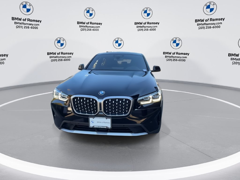 Used 2024 BMW X4 xDrive30i w/ Premium Package AWD/4WD image 3
