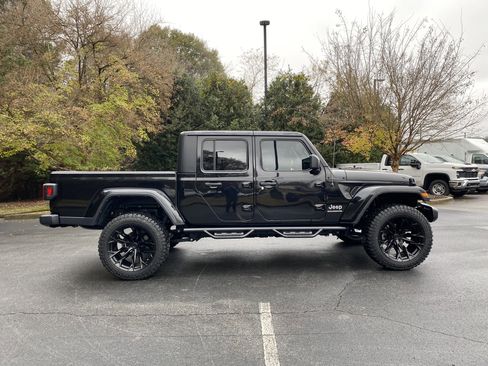 Used 2023 Jeep Gladiator Overland image 10