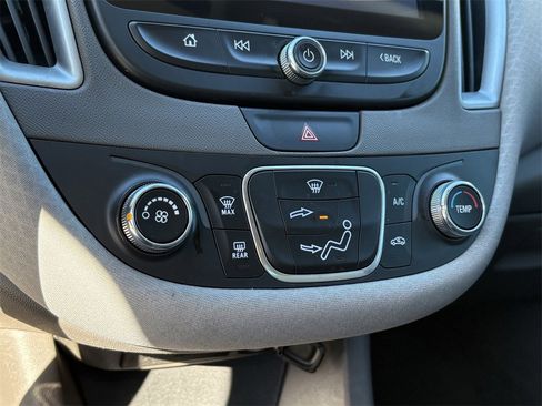 Used 2019 Chevrolet Malibu LS image 19